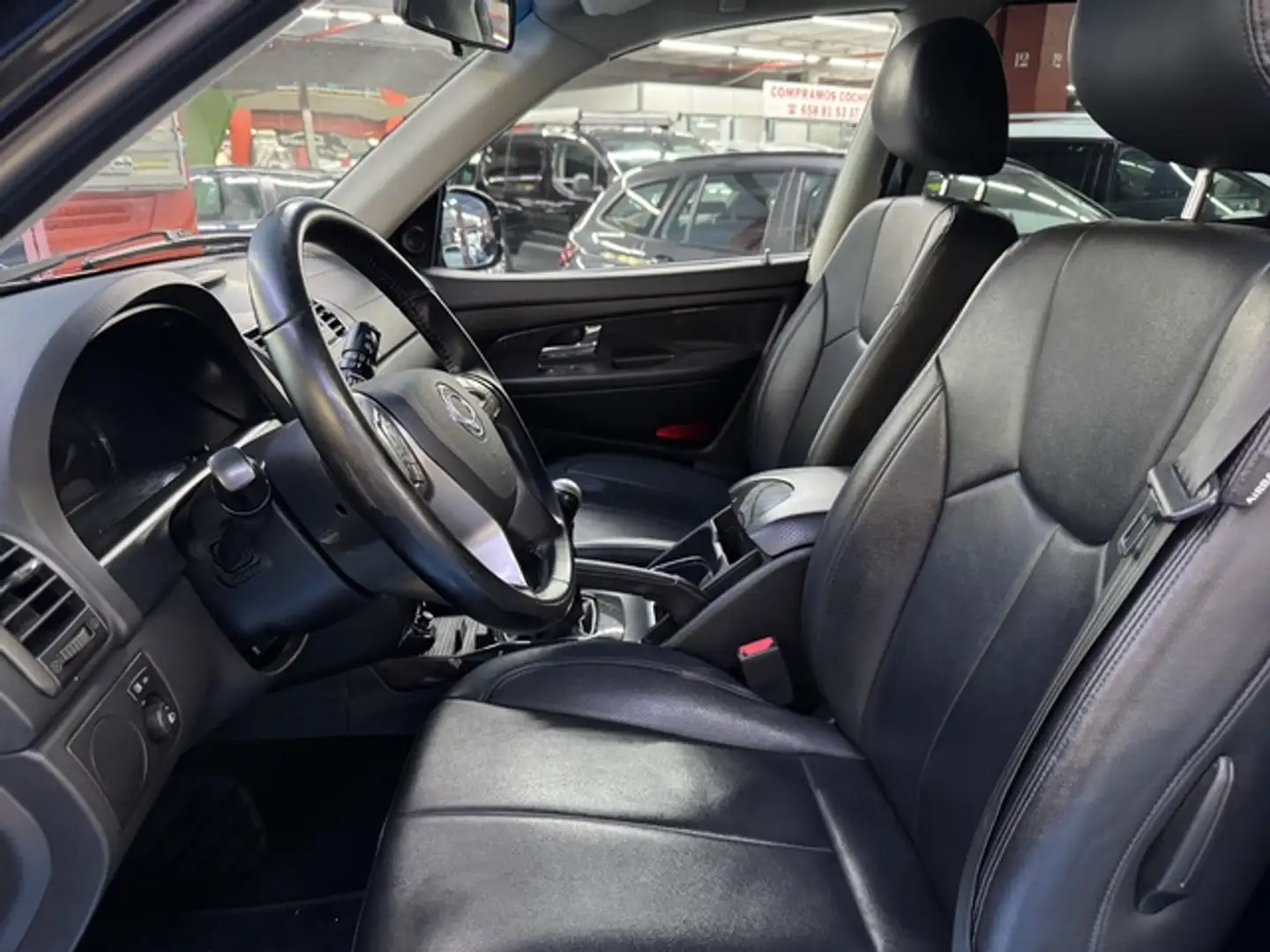 SsangYong Rexton W 200 e-Xdi Premium 4x2 Negro - 2