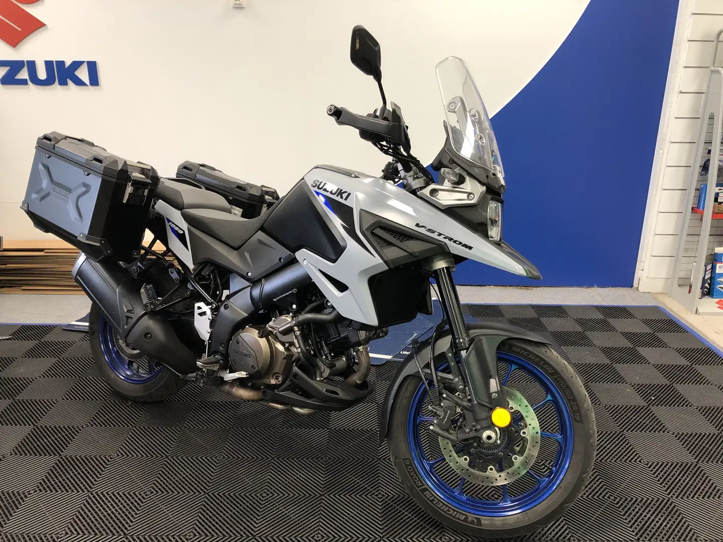 Suzuki V-Strom 1050DE Gris - 1