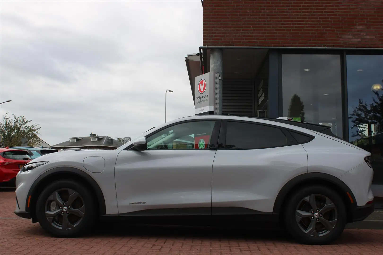 Ford Mustang Mach-E 75kWh | 7X op Voorraad | Camera | Vol- Leder | Ada Blanc - 2