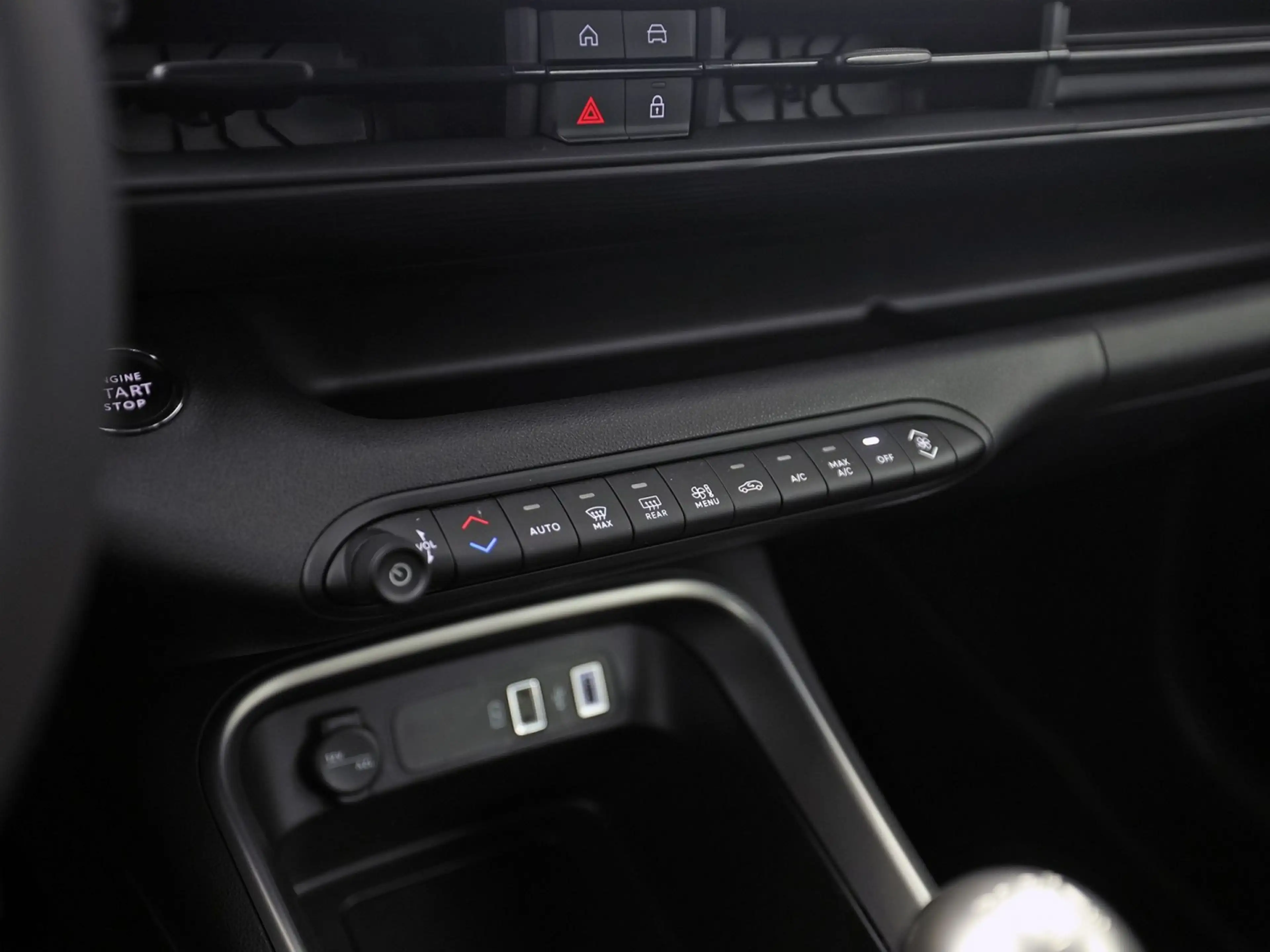 Jeep Avenger 1.2 Altitude Sports (VIRTUAL COCKPIT, APPLE CARPLA — photo 9