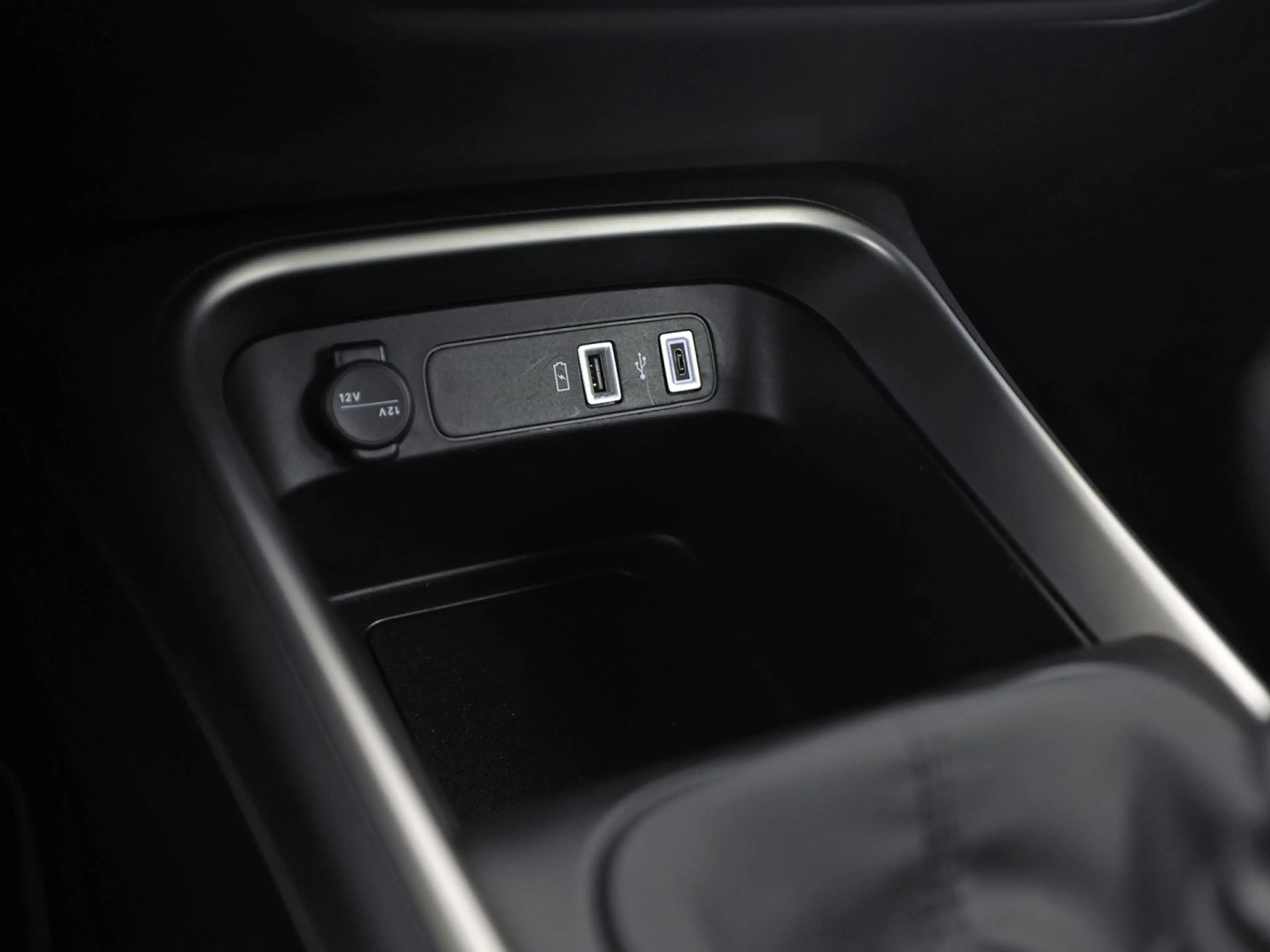 Jeep Avenger 1.2 Altitude Sports (VIRTUAL COCKPIT, APPLE CARPLA — photo 23