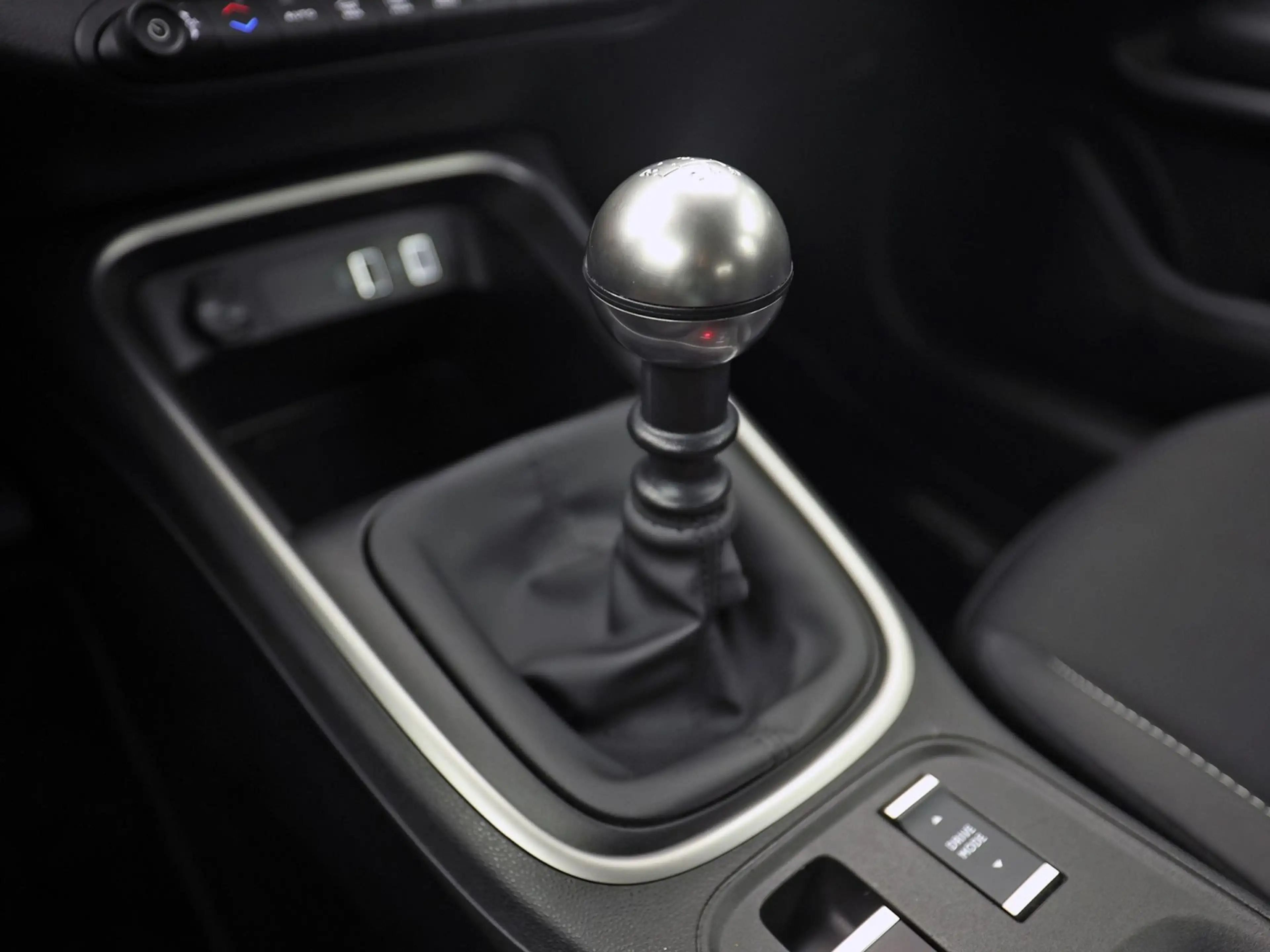 Jeep Avenger 1.2 Altitude Sports (VIRTUAL COCKPIT, APPLE CARPLA — photo 10