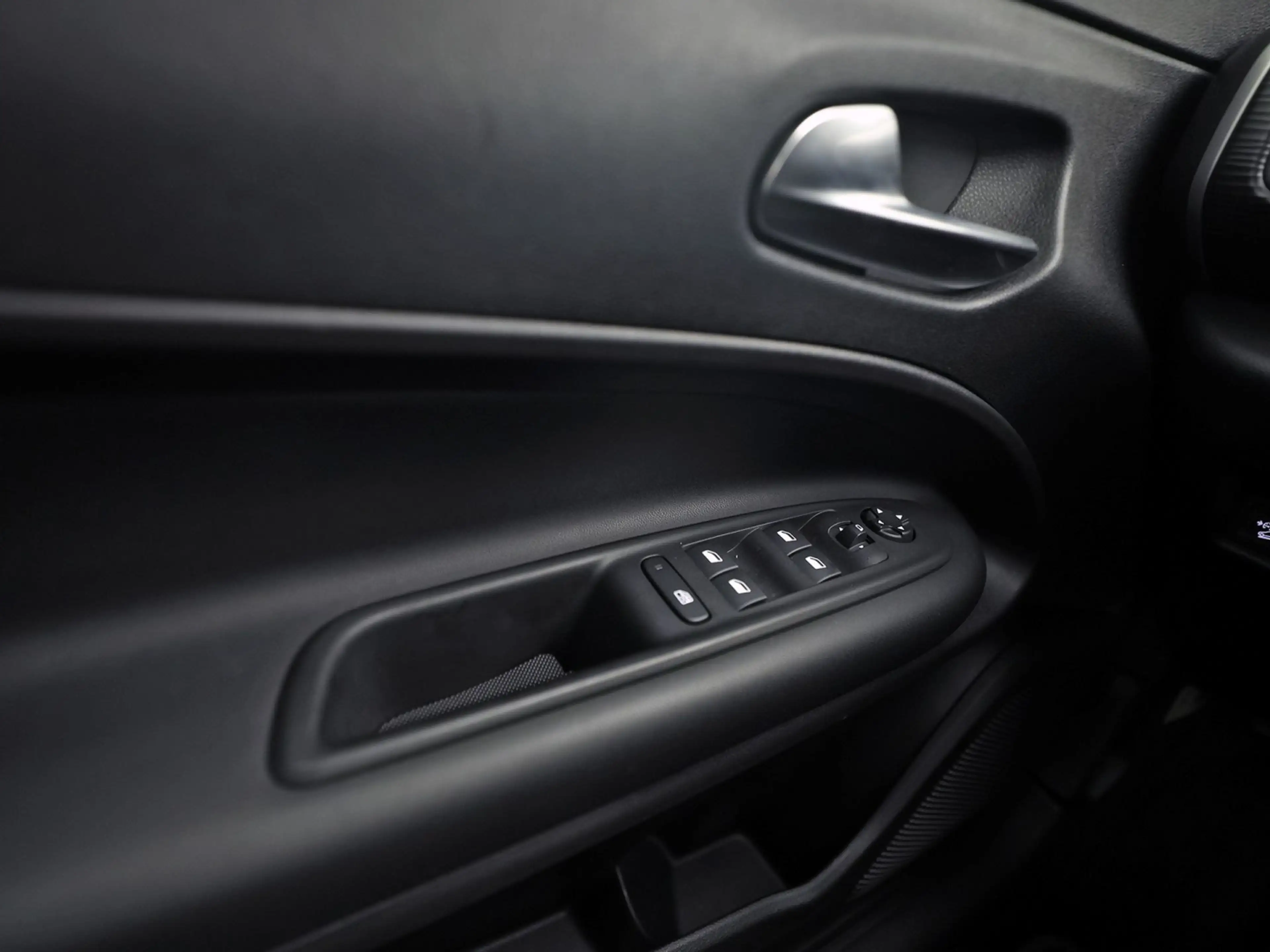Jeep Avenger 1.2 Altitude Sports (VIRTUAL COCKPIT, APPLE CARPLA — photo 24