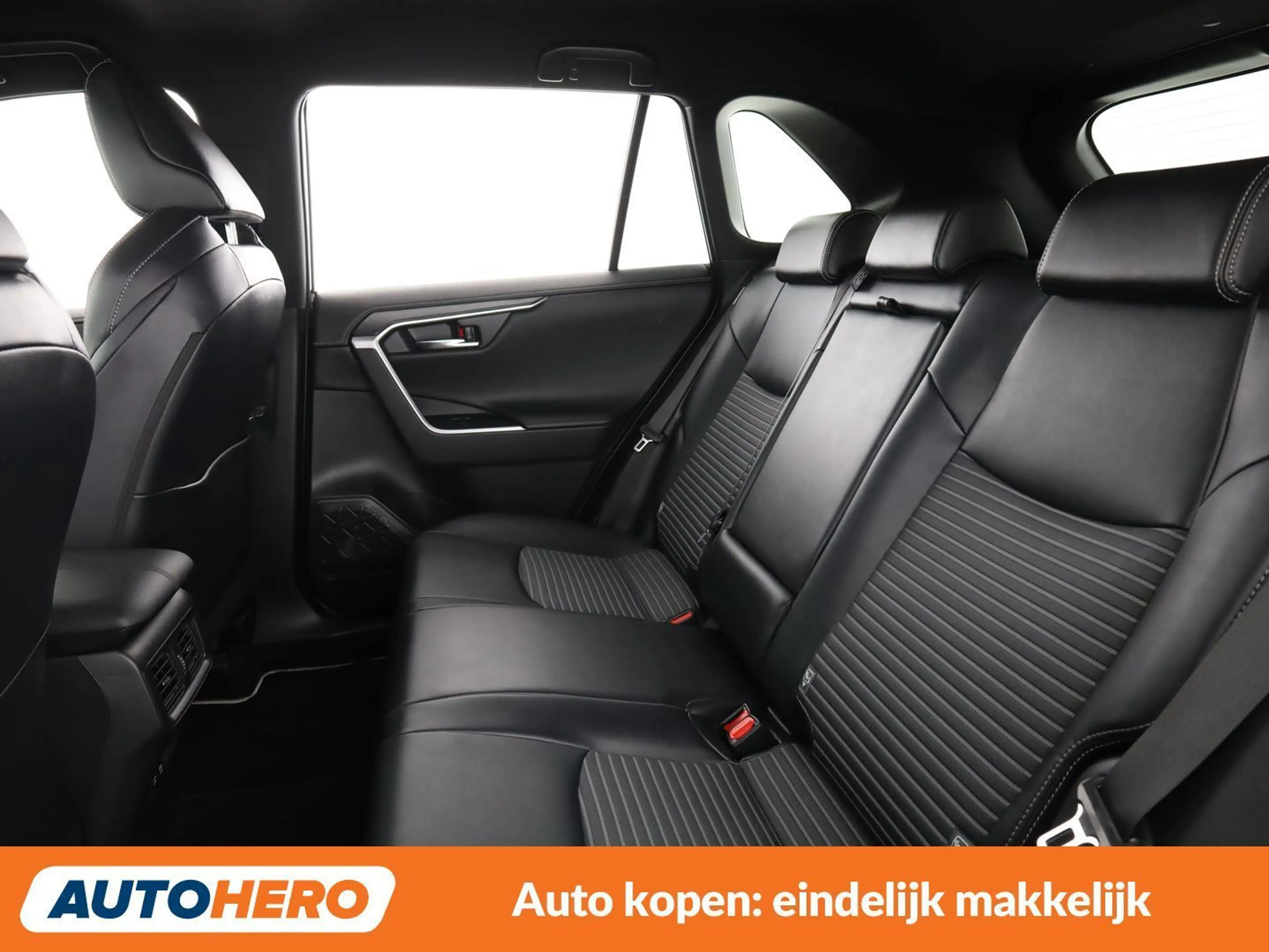 Toyota RAV 4 2.5 Hybrid 4x2 Black Edition — photo 14