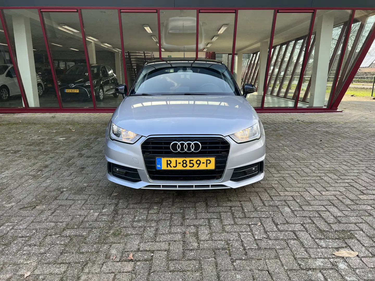 Audi A1 Sportback 1.4 TFSI Adrenalin | S-line | APK tot 12 Grijs - 2