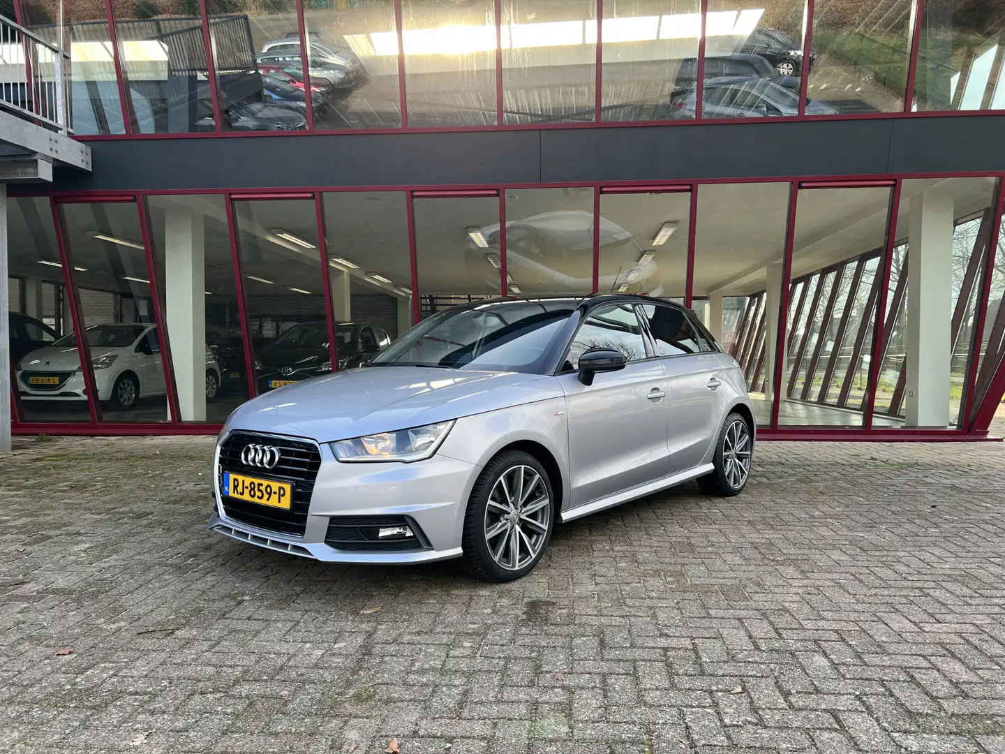 Audi A1 Sportback 1.4 TFSI Adrenalin | S-line | APK tot 12 Grijs - 1