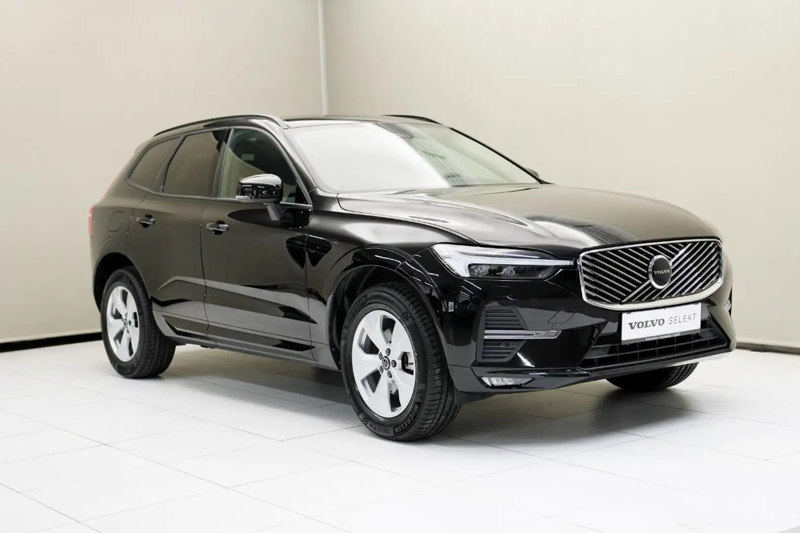 Volvo XC60 Core, B5 Mild Hybrid, Benzin W-Paket Navi Schwarz - 2