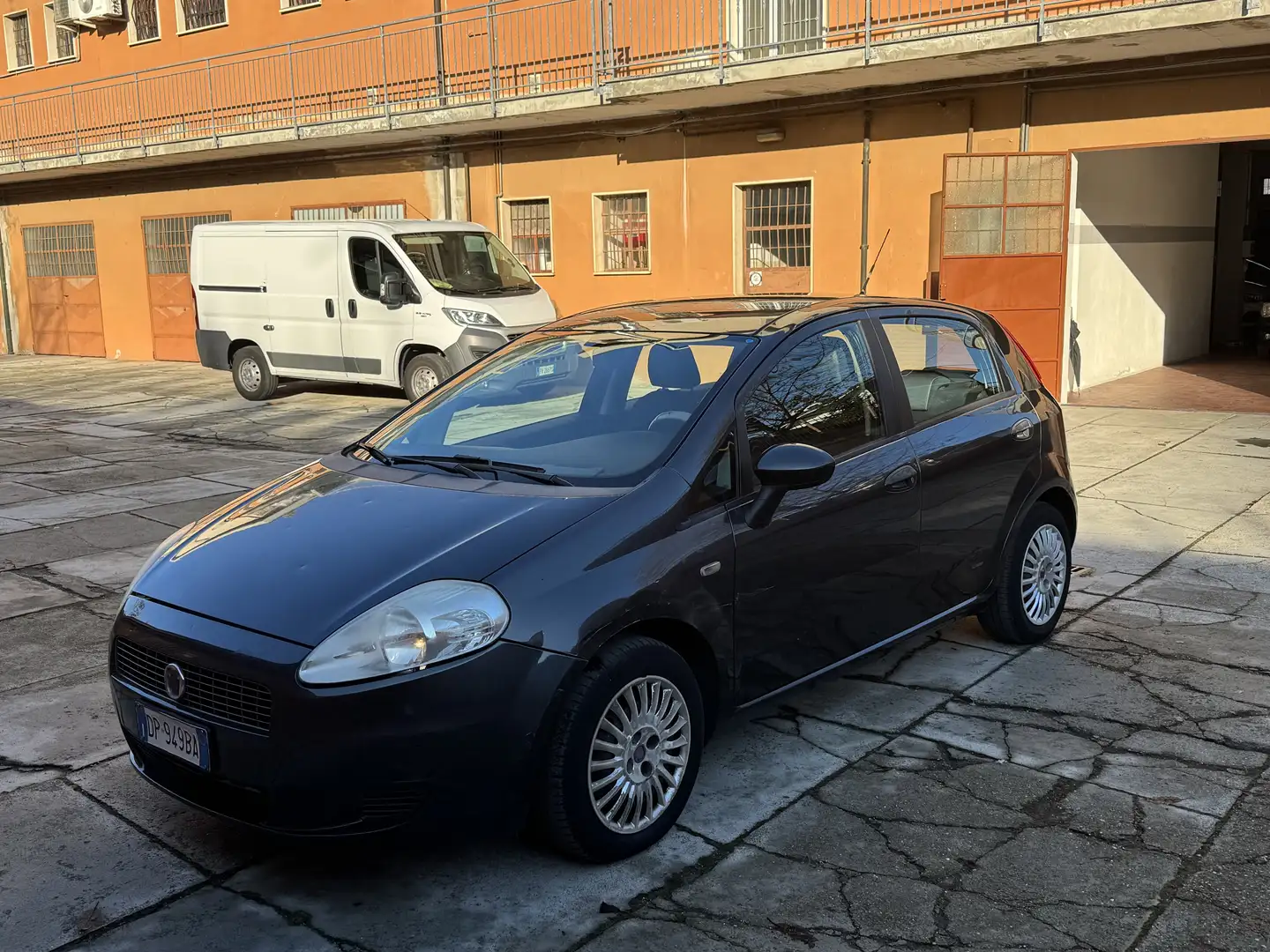 Fiat Grande Punto 5p 1.2 Active 65cv - 1