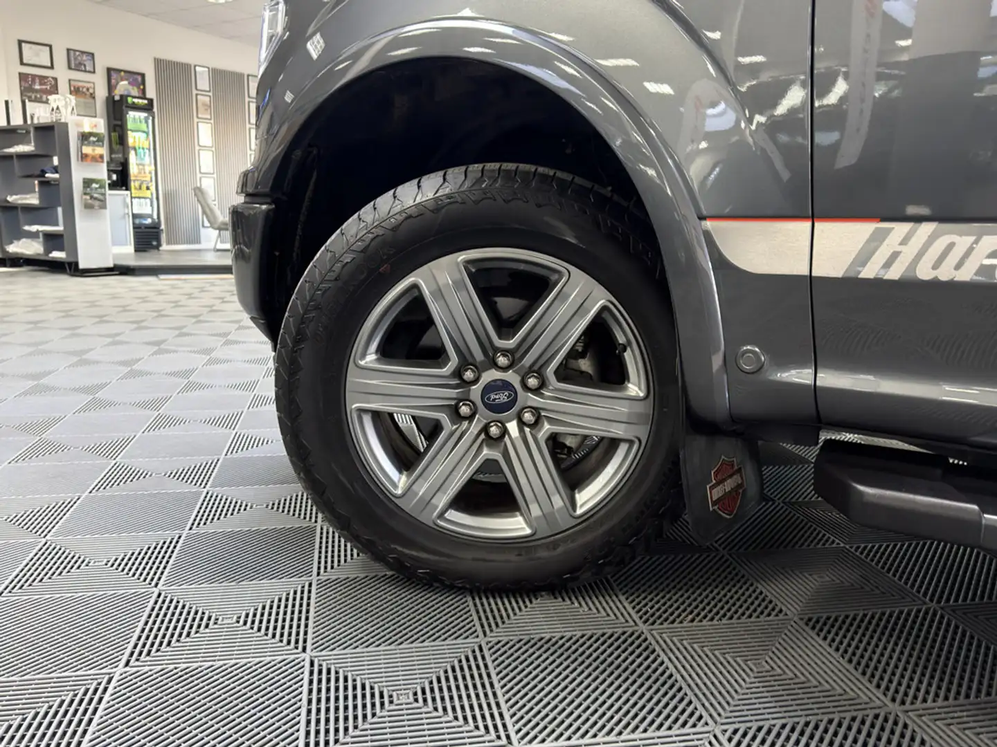 Ford F 150 Harley Davidson Edition, Whipple , Klappenauspuff Grau - 2