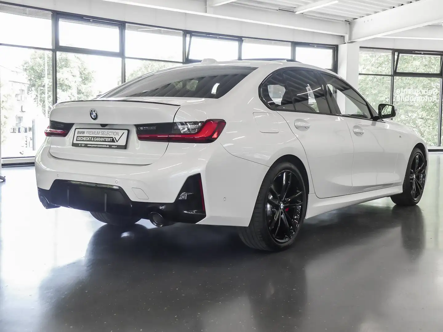BMW 330 i xDrive Limousine (ab 2022 M Sport ACC RFK Weiß - 2