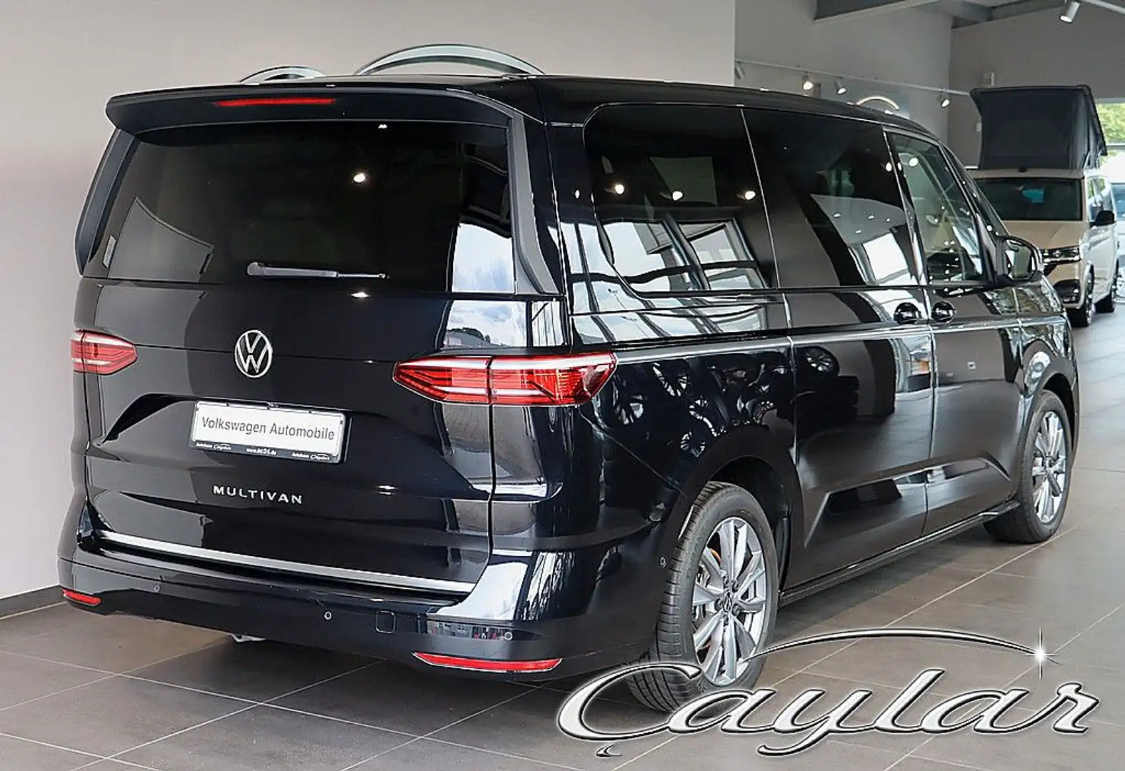Volkswagen T7 Multivan T7 MULTIVAN 2,0TDI LANG STANDHZ PANO MASSAGE AHK Zwart - 2