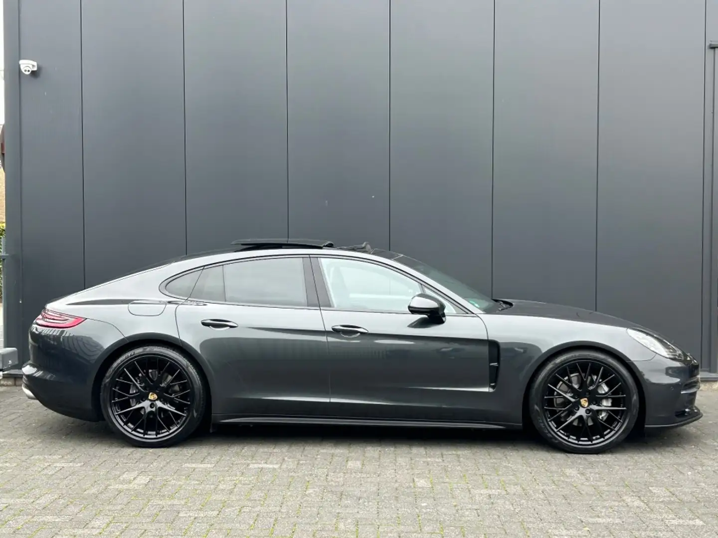 Porsche Panamera 3.0 4 330pk Pano Luchtvering Camera BOSE Carplay 2 Grijs - 2