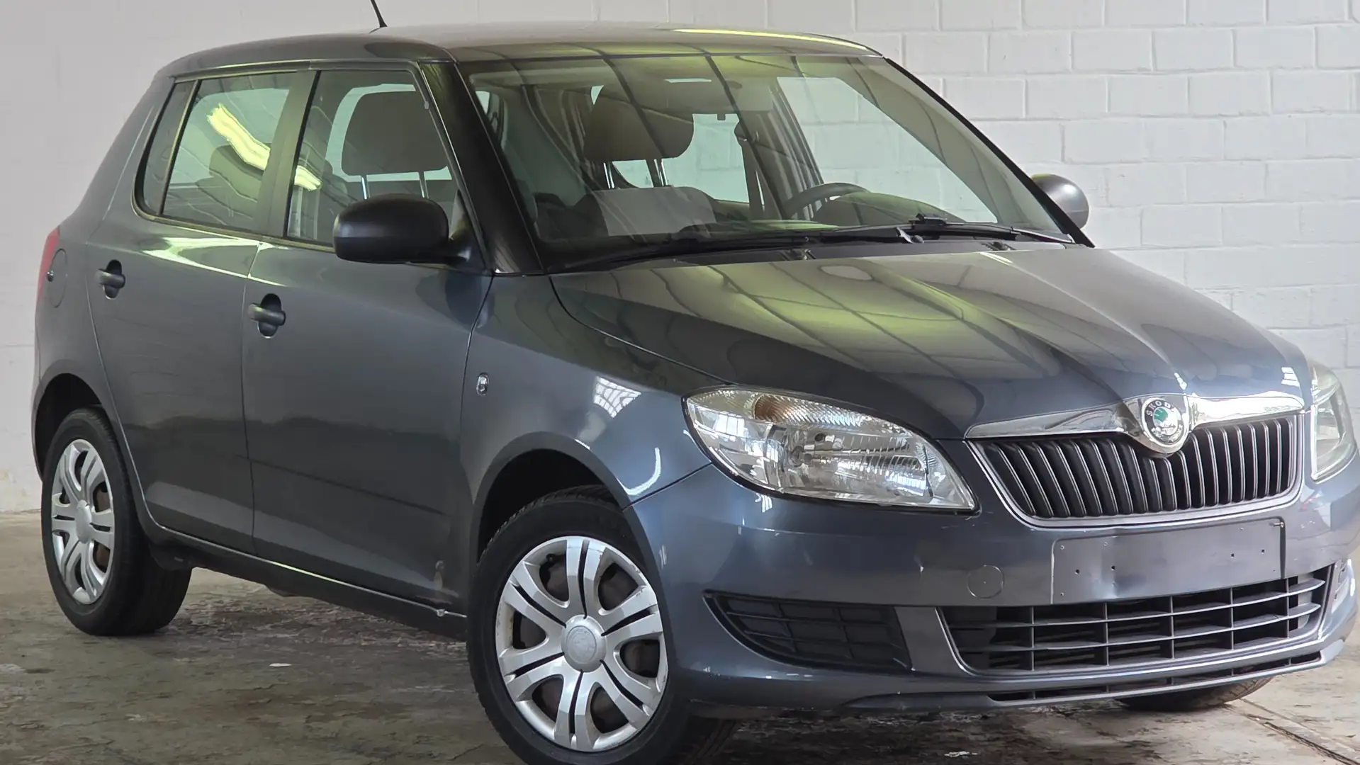 Skoda Fabia Fabia 1.2 CR TDi Ambiente / Garantie 12 mois / Grijs - 1