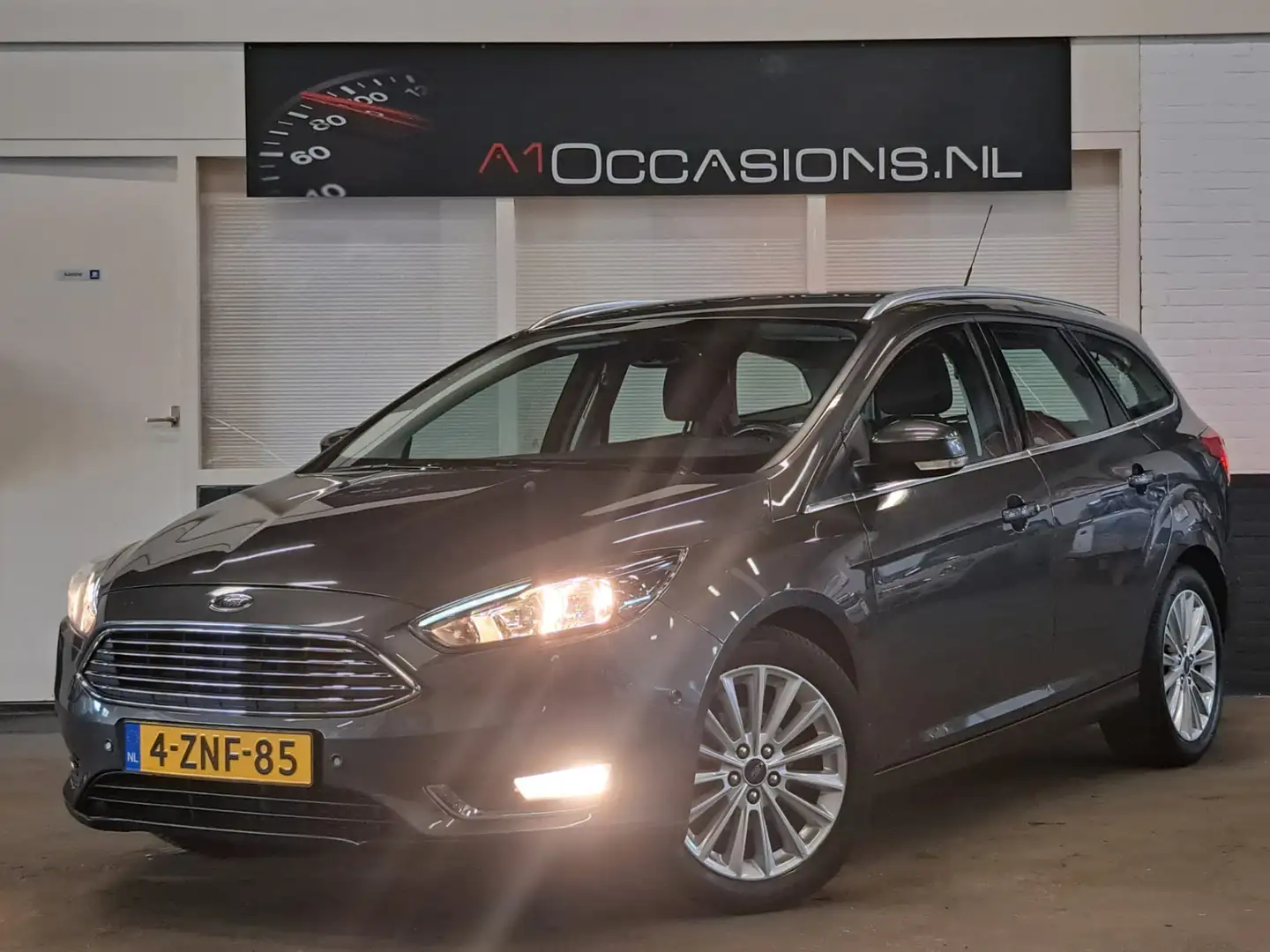 Ford Focus Wagon 1.0 First Edition + NAVI Grijs - 2