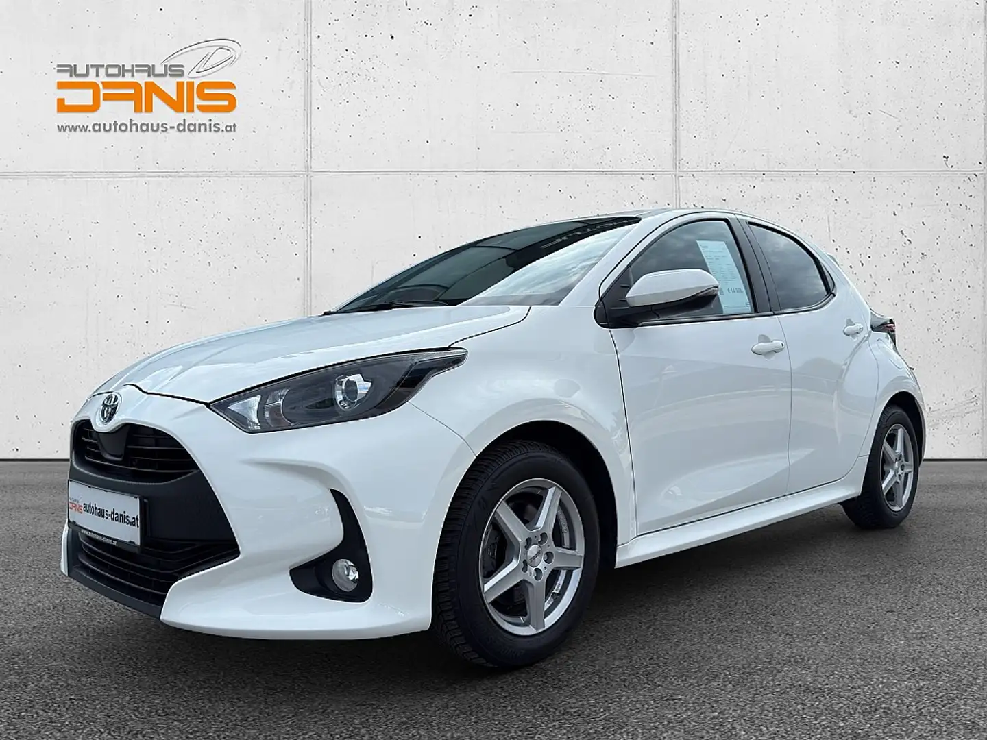 Toyota Yaris 1,5 VVT-i Hybrid Active Drive Aut.  KAMERA/ASSI... Weiß - 1
