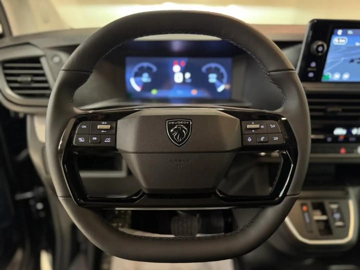 Peugeot Expert 2.2BlueHDi EAT8 180 DUB.CAB. Premium LED|PDC|GPS|C Schwarz - 2