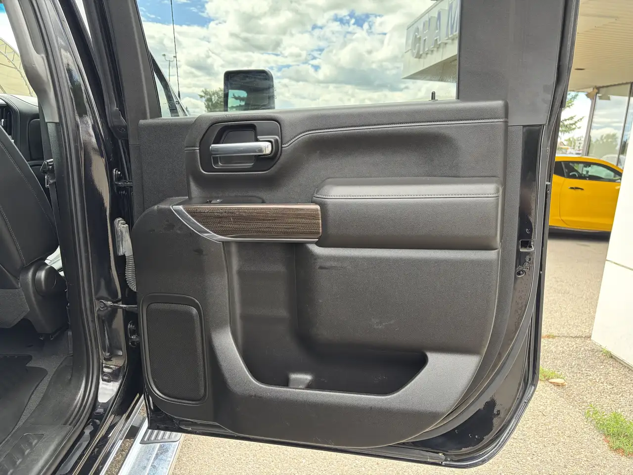 Chevrolet Silverado 2500 photo Chevrolet Silverado 2500