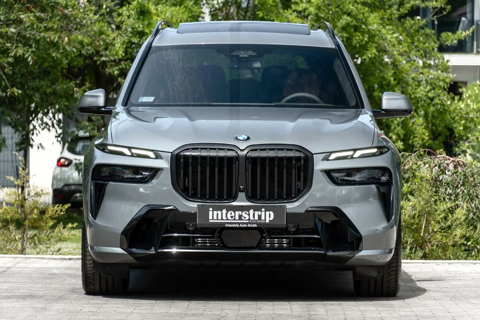 BMW X7 40d M SPORT.LUFTFEDER.SOFTCL.PANO.AHK.5/100 Grau - 2