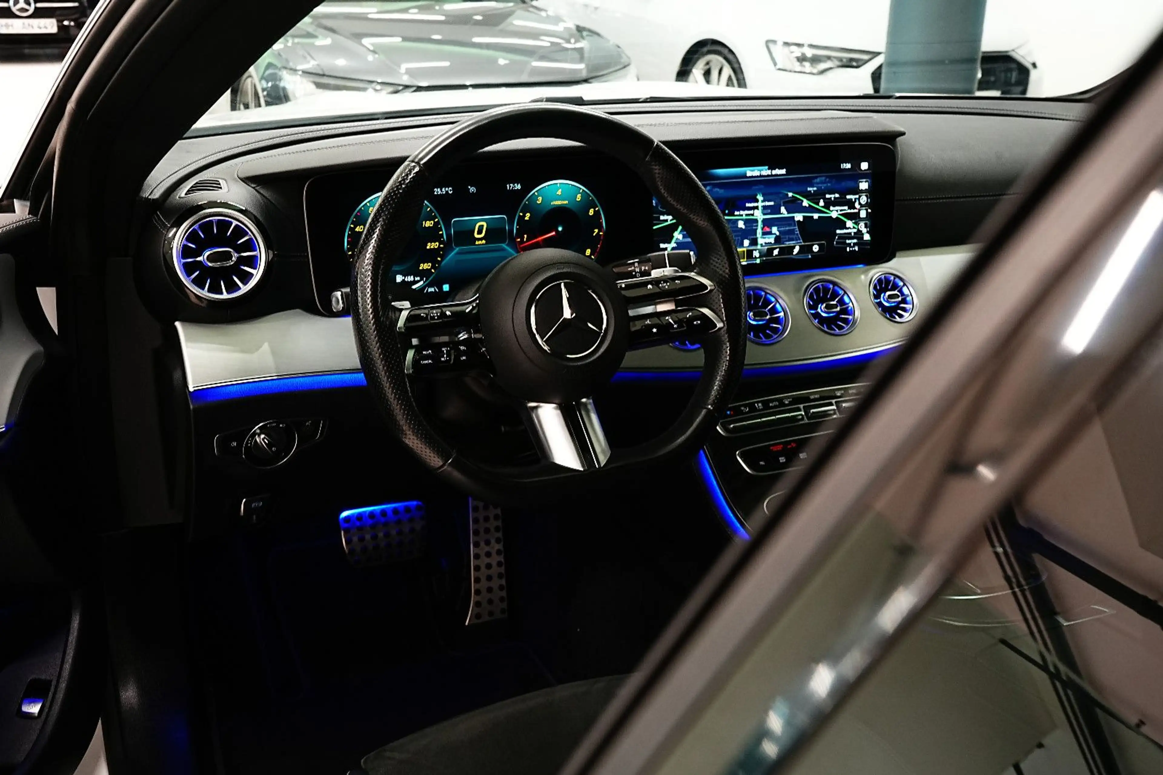 Mercedes-Benz E 200 COUPE|AMG|E53-UMBAU|NIGHT|PANO|DISTR|360°| — photo 3