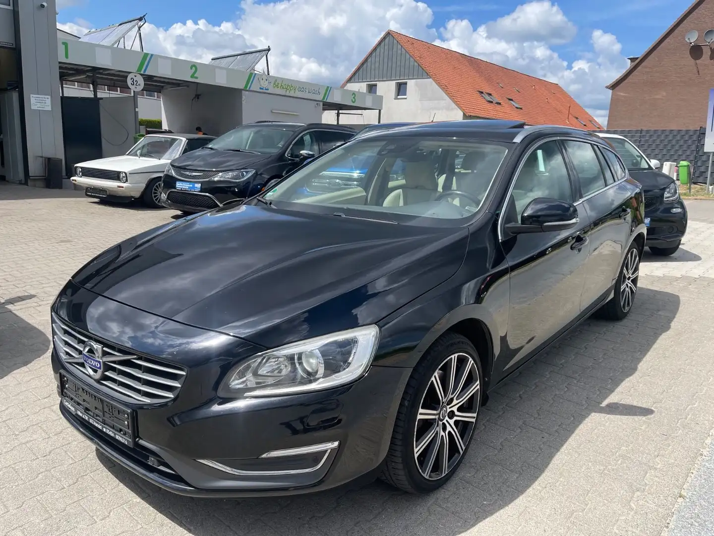 Volvo V60 Kombi Summum AWD Zwart - 1