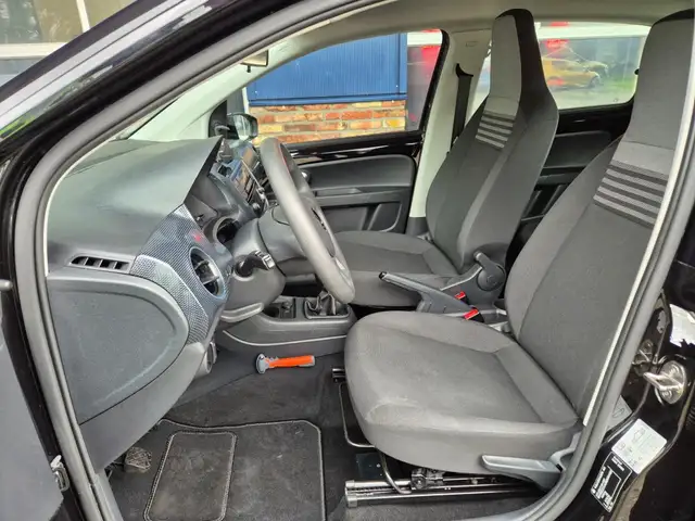 Volkswagen Up! view 11