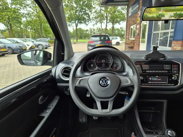 Volkswagen Up! view 4