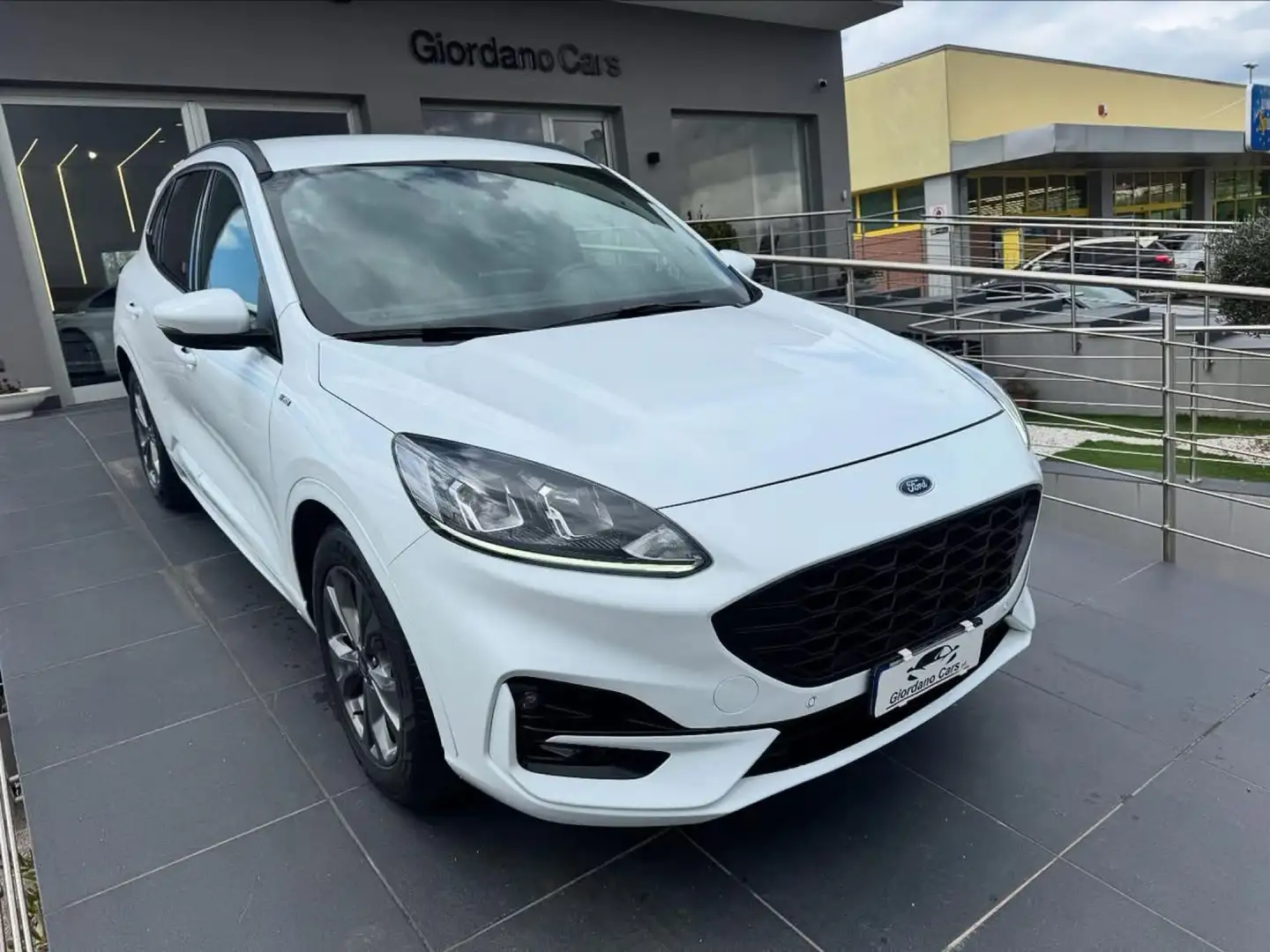 Ford Kuga 1.5 ecoblue ST-Line X 2wd 120cv auto Bianco - 1