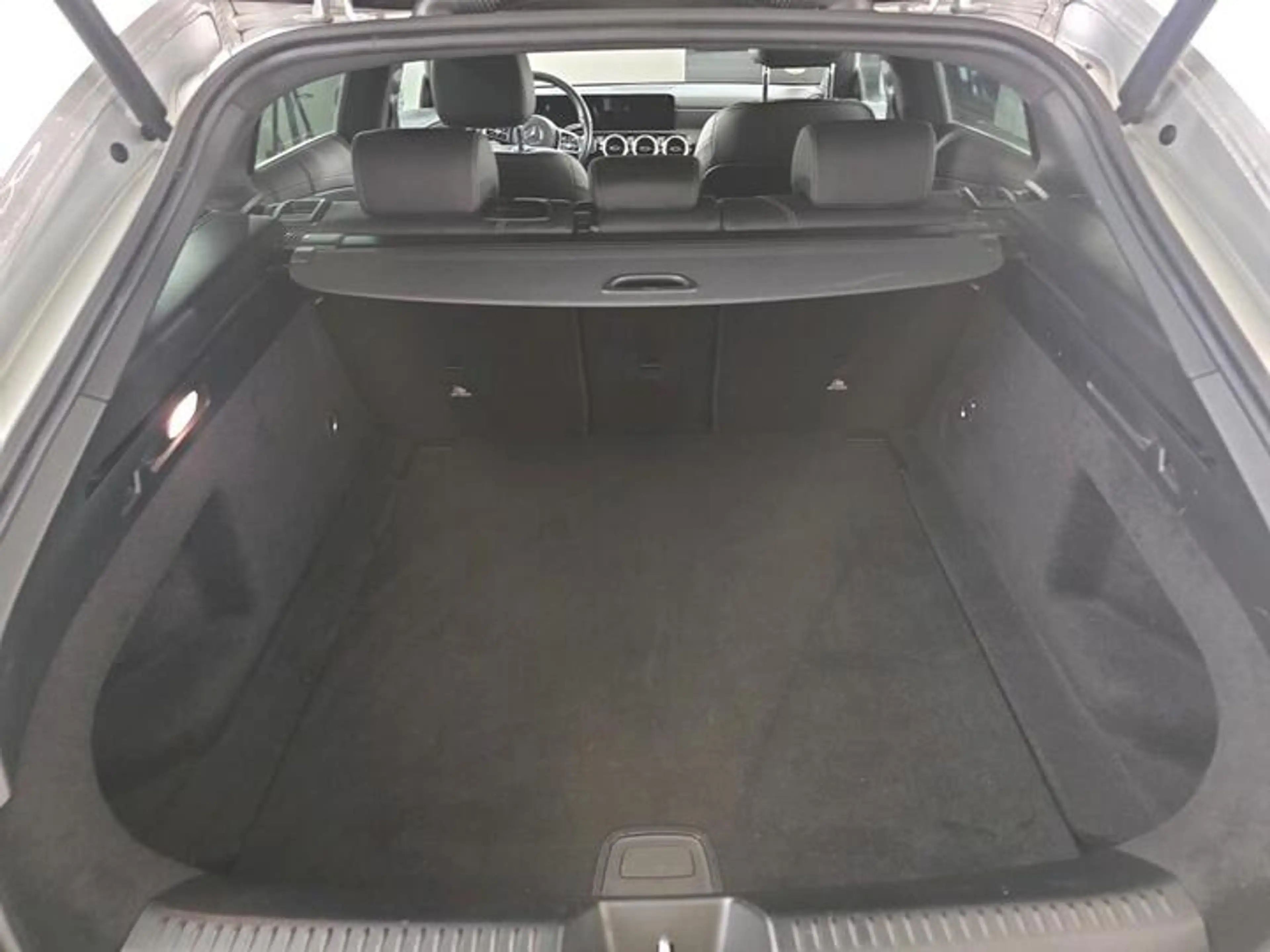 Mercedes-Benz CLA 180 d ShootingBrake Luxury 8GTronic *MI CUIR-LED-CAMERA-NAVI-ATTELAGE* — photo 9