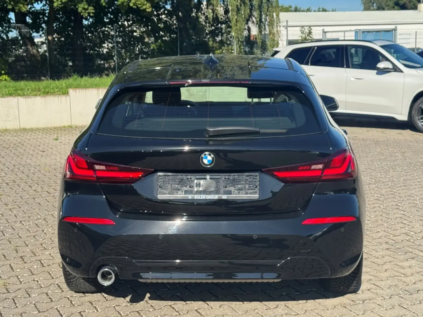 BMW 116 i Limousine LED PDC DAB SHZ Schwarz - 2