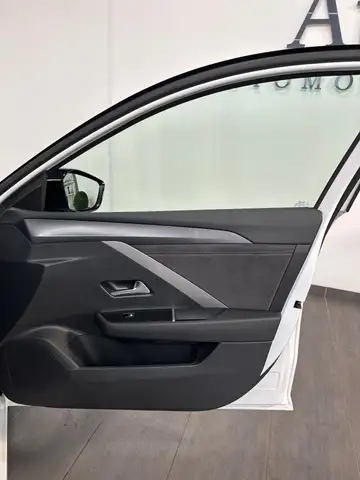 Opel Astra view 7