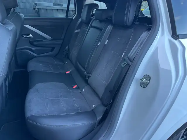 Opel Astra view 13