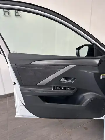 Opel Astra view 6