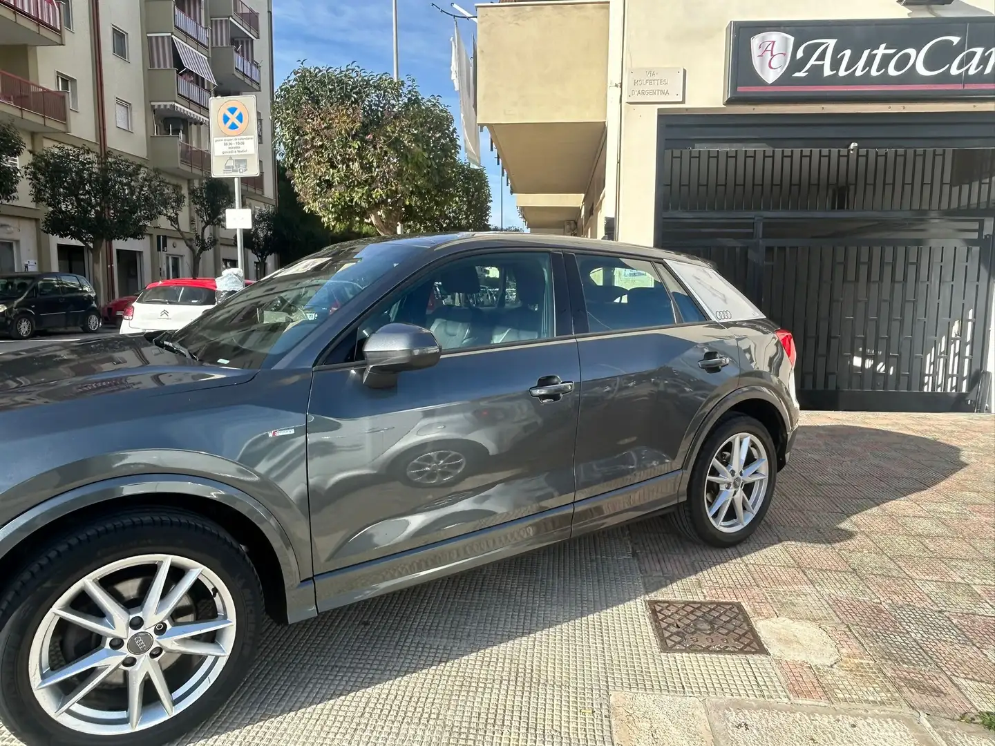 Audi Q2 1.6 S-LINE X 2 Grau - 2