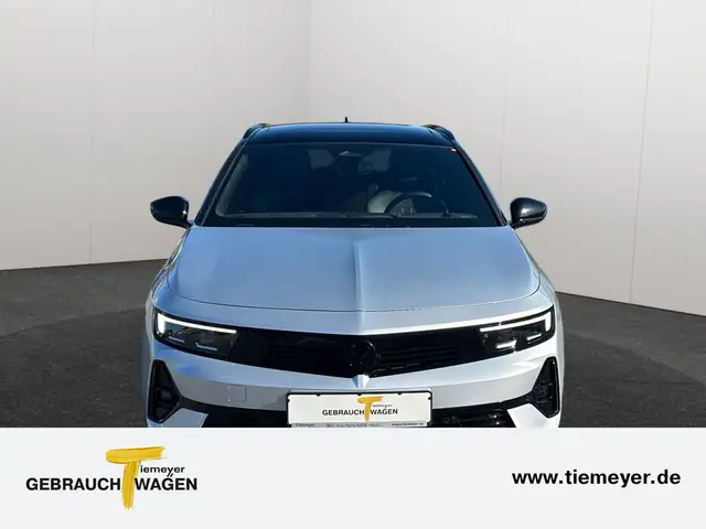 Opel Astra view 2