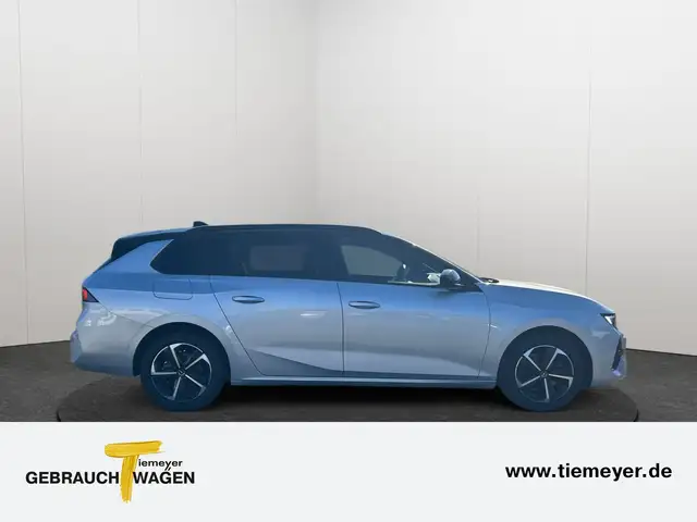 Opel Astra view 4