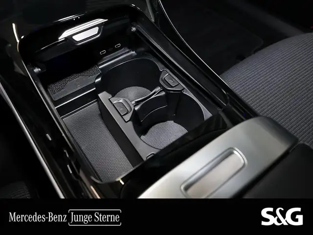 Mercedes-Benz C-Class view 13