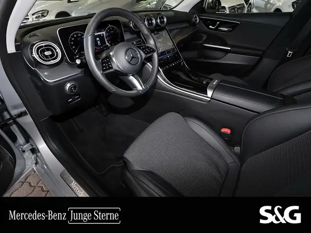 Mercedes-Benz C-Class view 9