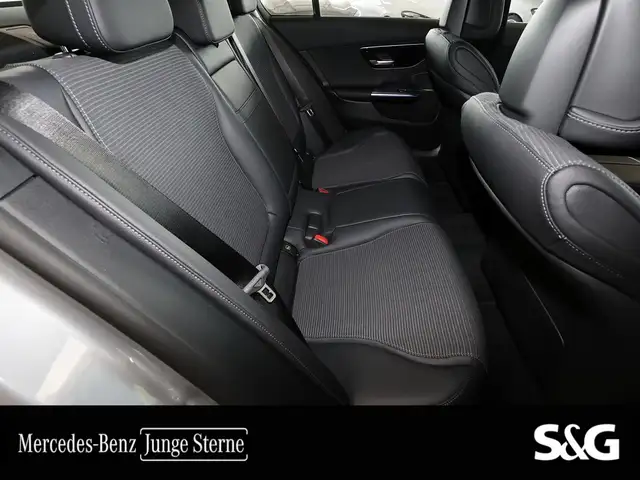 Mercedes-Benz C-Class view 7