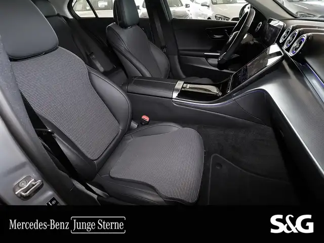 Mercedes-Benz C-Class view 5