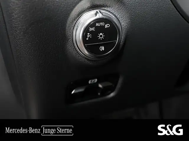 Mercedes-Benz C-Class view 16