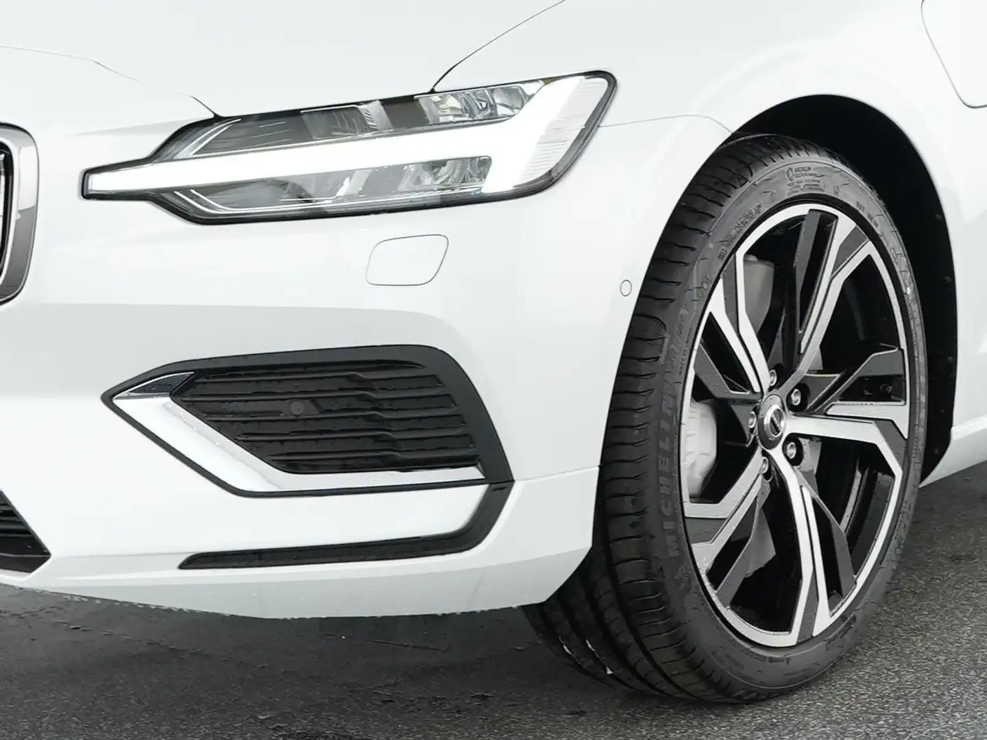 Volvo V60 T6 Plus Bright Recharge Plug-In Hybrid AWD AHK ACC Weiß - 2