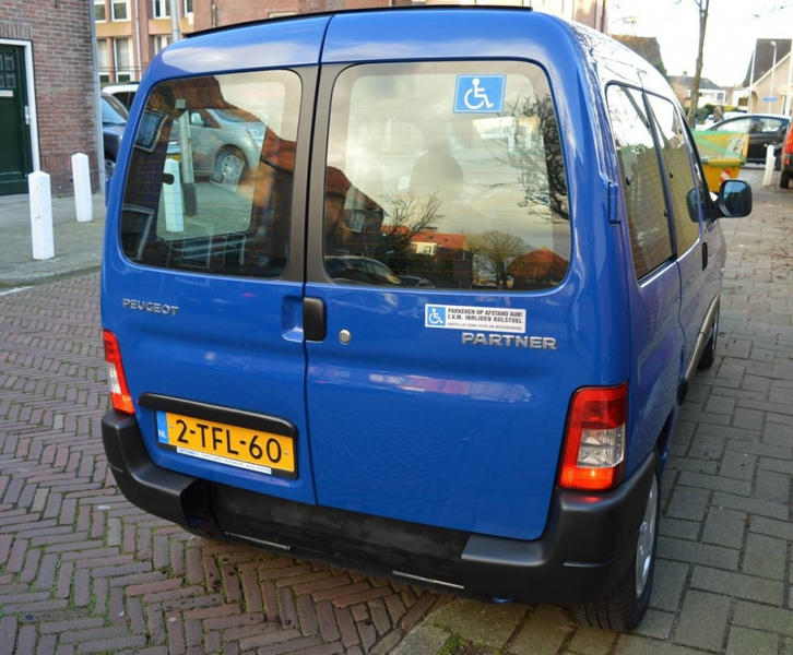 Peugeot Partner ROLSTOELAUTO KNIELSYSTEEM  4+1 PERSOONS  LAGE KM-S — photo 3