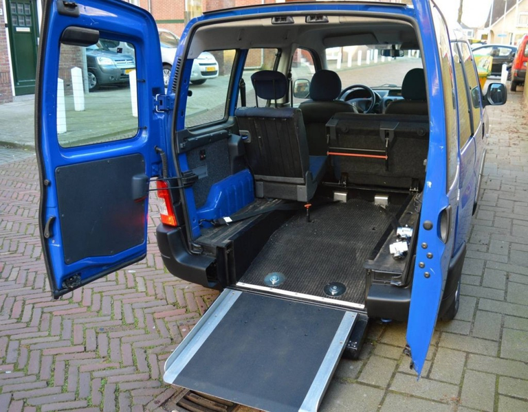 Peugeot Partner ROLSTOELAUTO KNIELSYSTEEM  4+1 PERSOONS  LAGE KM-S — photo 4