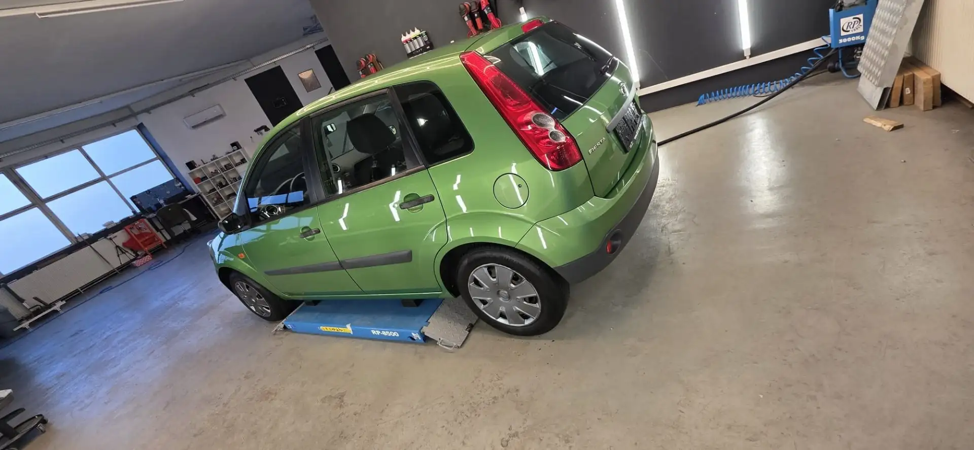 Ford Fiesta 1.3 Ambiente - 2