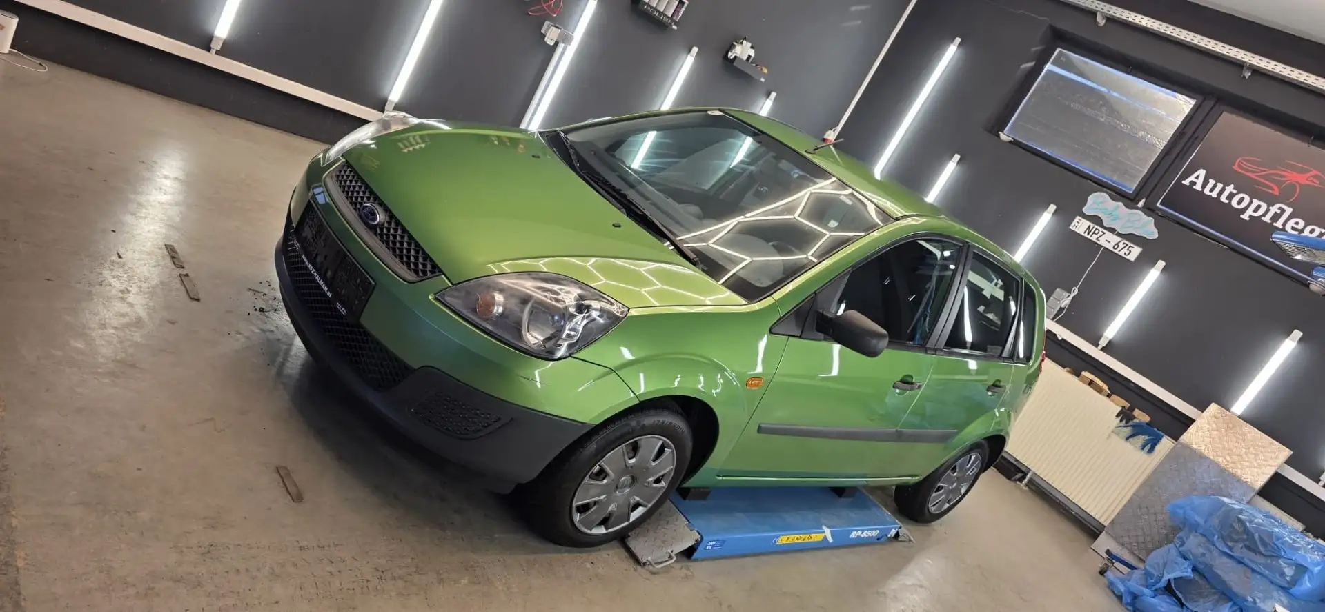 Ford Fiesta 1.3 Ambiente - 1