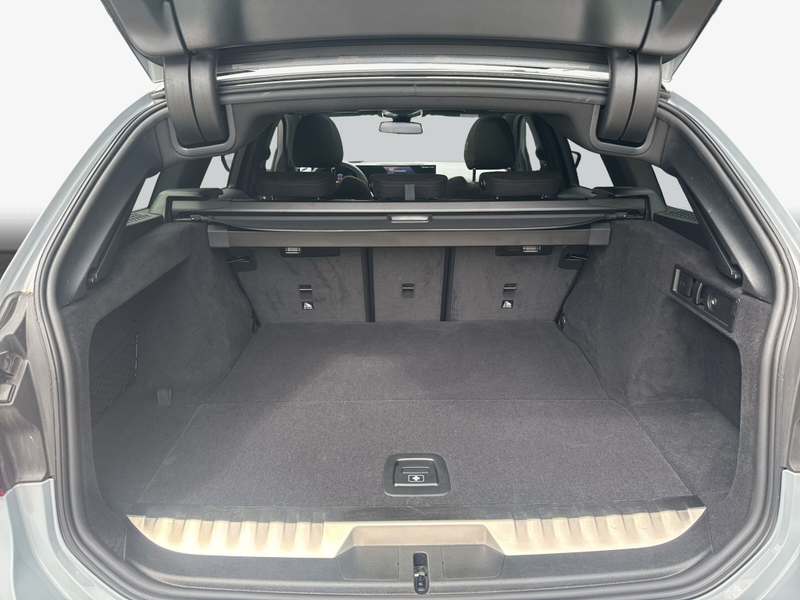 BMW 330 e Touring Aut. M-Paket AHK Pano LED H&K — photo 9