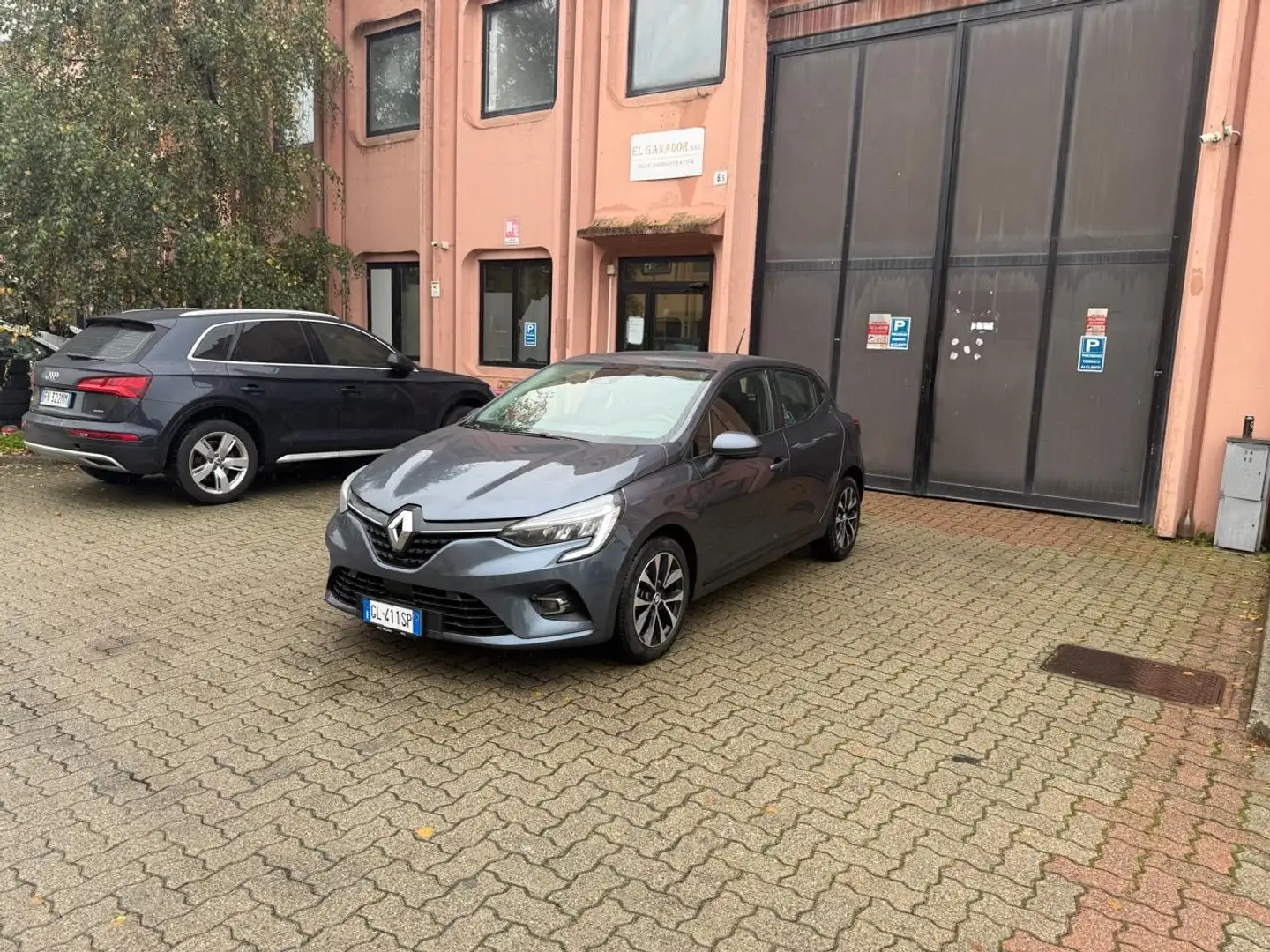 Renault Clio BLACK NOVEMBER!!! 1.0 tce Business 90cv my21 Grigio - 2