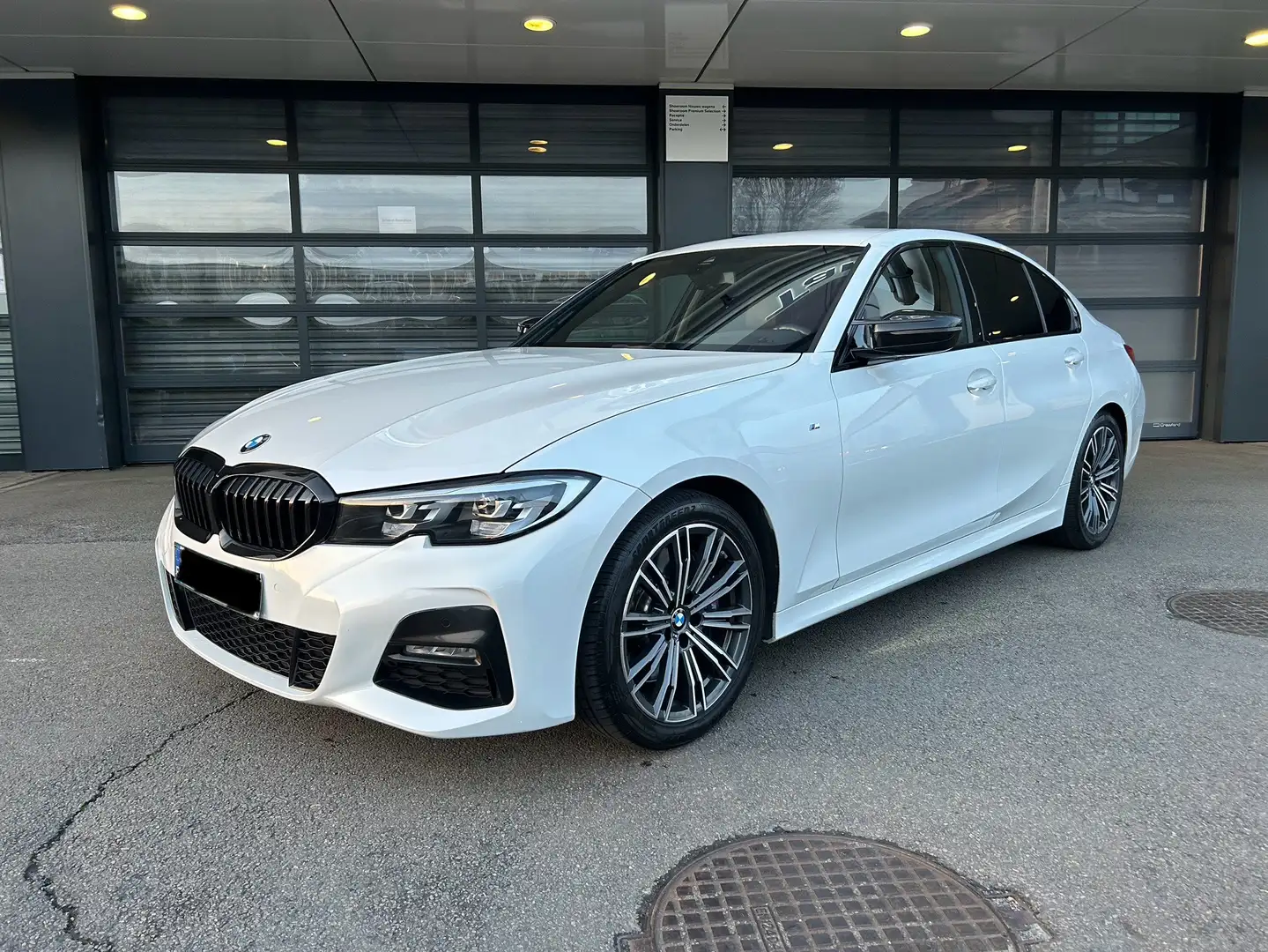 BMW 330 BMW 330I M-PACK Wit - 1