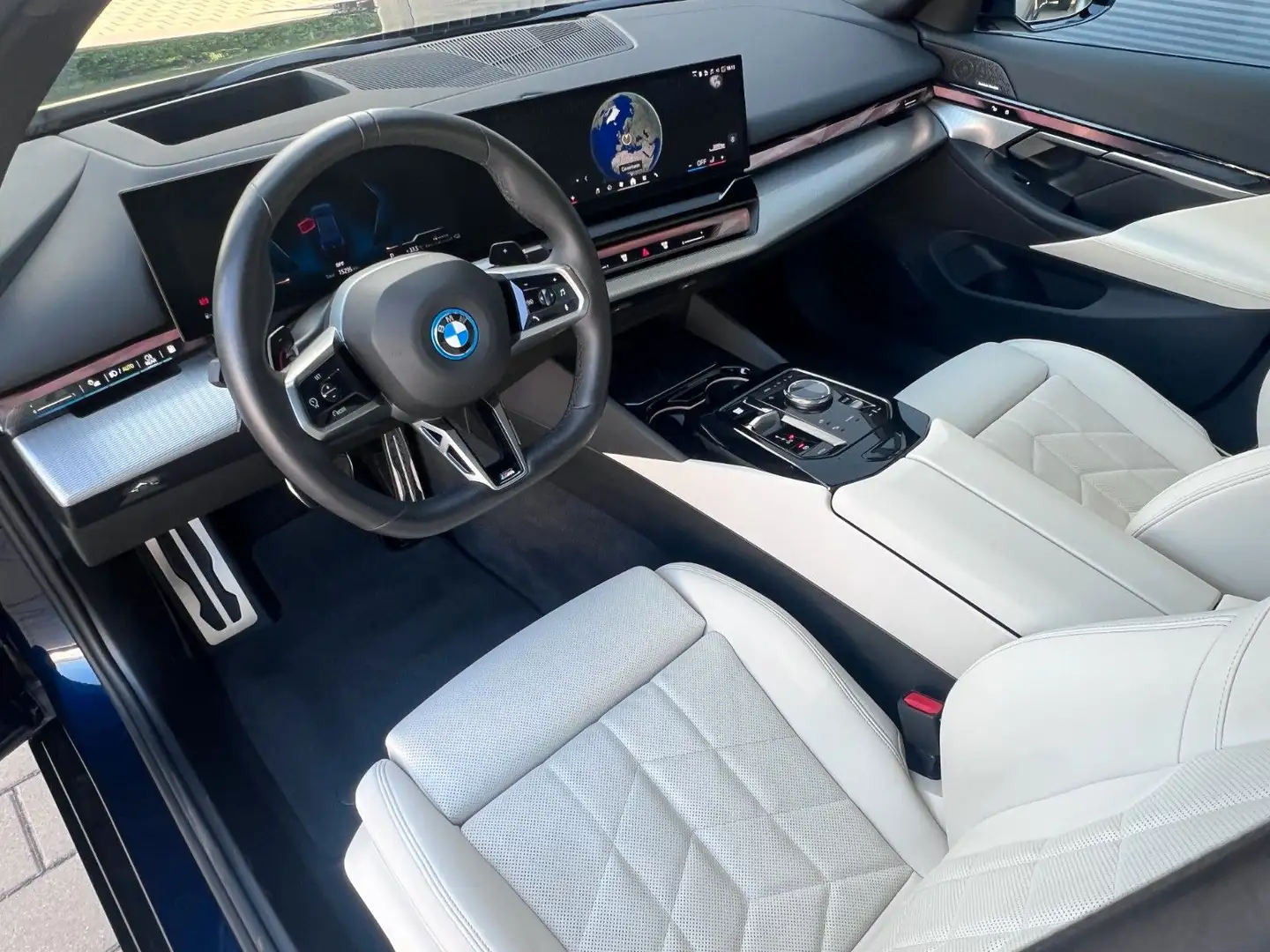 BMW 550 e Lim. xDrive M Sport*Pano*H/K*Sitzbelüftung* Blue - 1