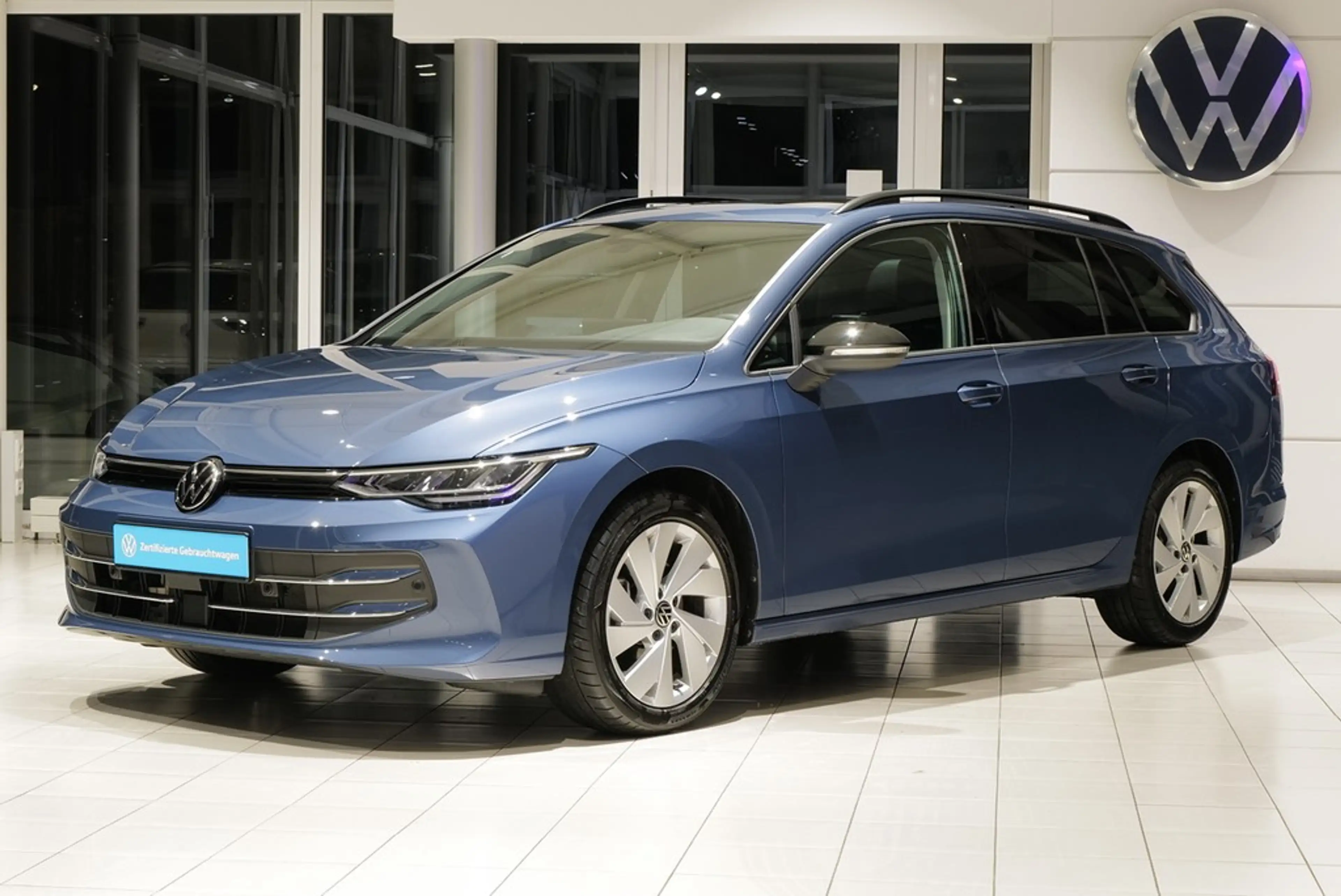 Volkswagen Golf Variant 2.0TDI DSG Energy AHK DCC Pano HKardon Rkam Navi — photo 2